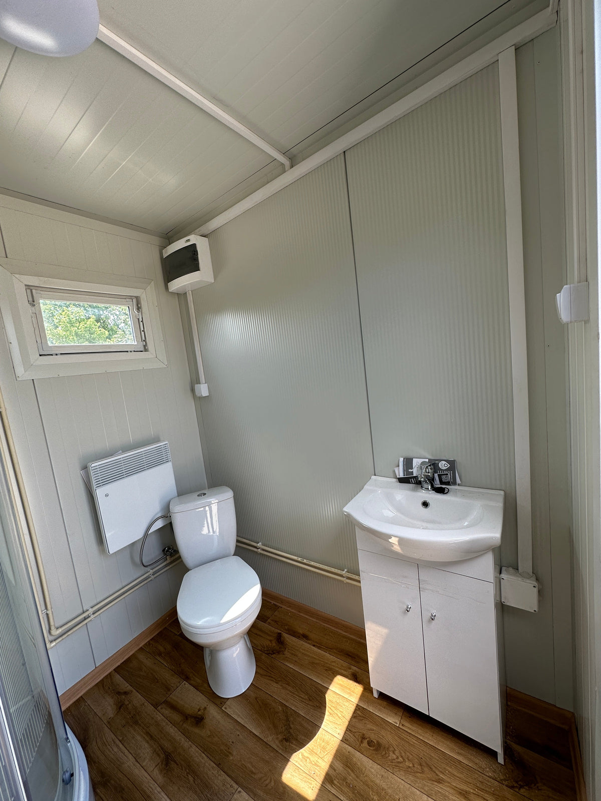 Contenedor Sanitario Doble 4,00 × 2,00 m – Con Ducha y Depósito