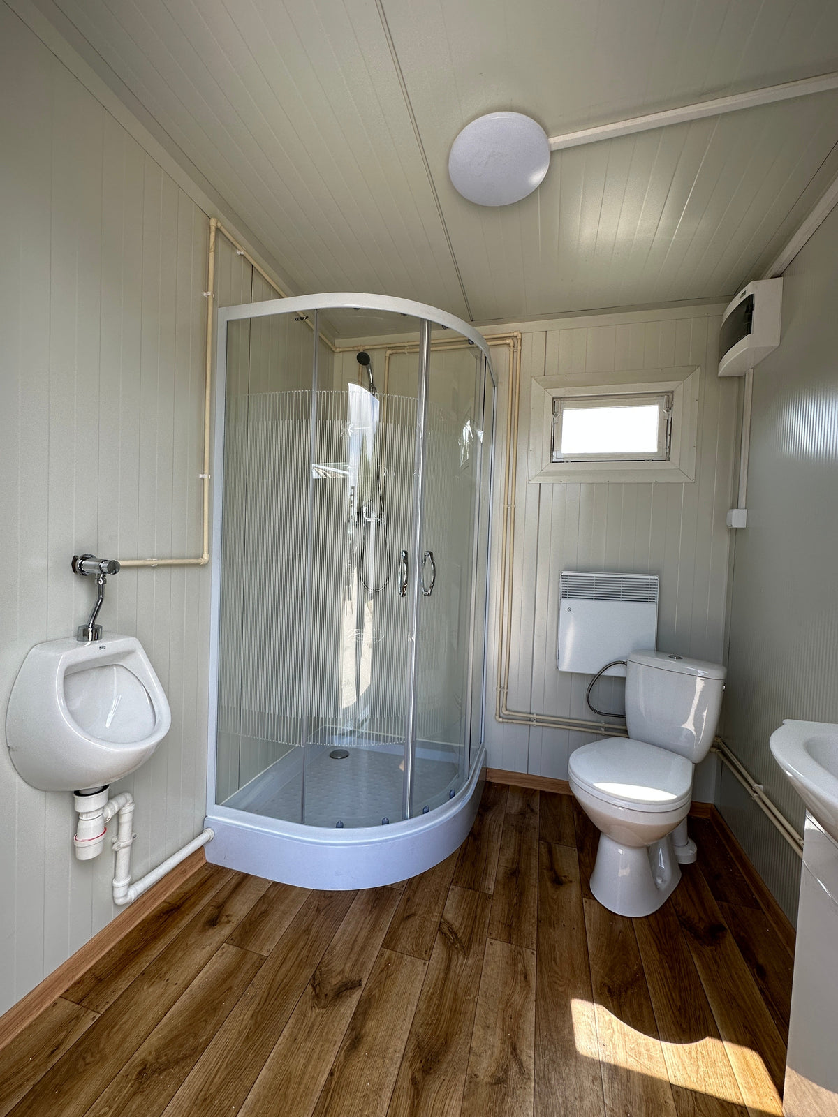 Contenedor Sanitario Doble 4,00 × 2,00 m – Con Ducha y Depósito