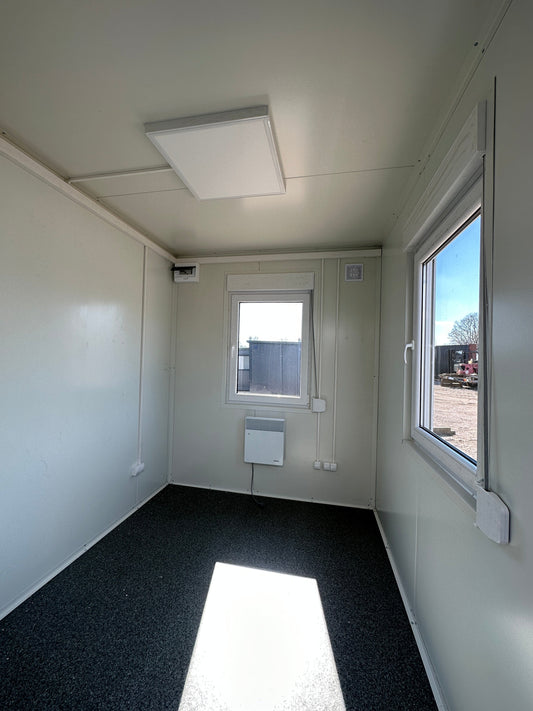 Contenedor Oficina 3,00 × 2,44 m – Módulo Prefabricado Aislado