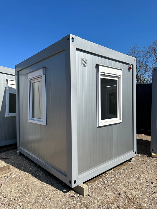 Contenedor Oficina 3,00 × 2,44 m – Módulo Prefabricado Aislado