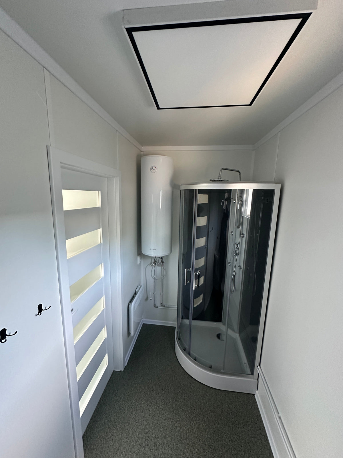 Contenedor Vivienda 6,00 × 3,00 m – Con Cocina, Baño y Ducha