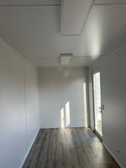Contenedor Oficina 6,00 × 2,44 m – Puerta de Cristal con Persiana Eléctrica