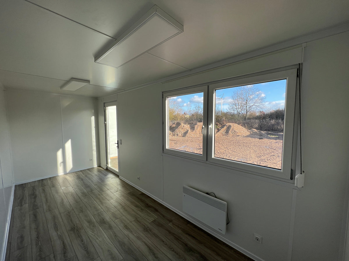 Contenedor Oficina 6,00 × 2,44 m – Puerta de Cristal con Persiana Eléctrica