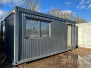 Contenedor Oficina 6,00 × 2,44 m – Puerta de Cristal con Persiana Eléctrica