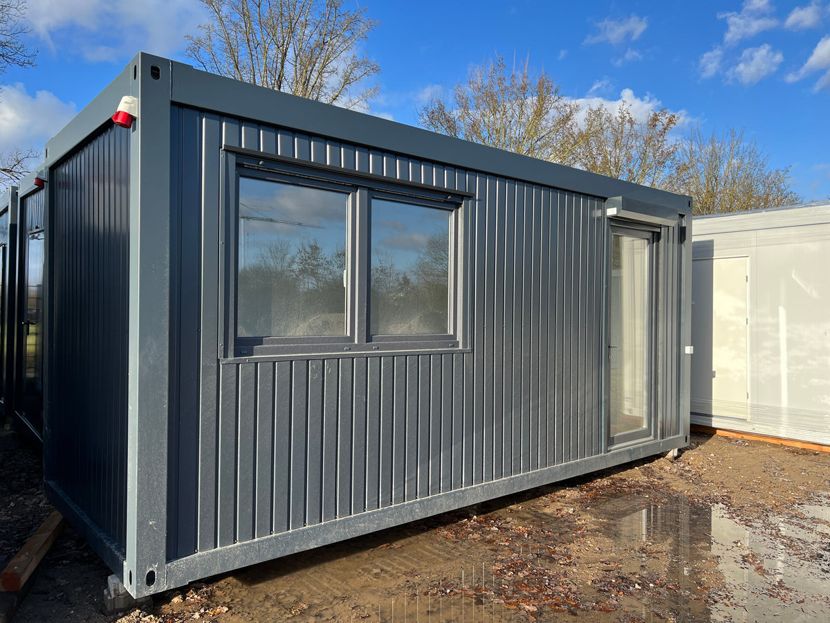 Contenedor Oficina 6,00 × 2,44 m – Puerta de Cristal con Persiana Eléctrica