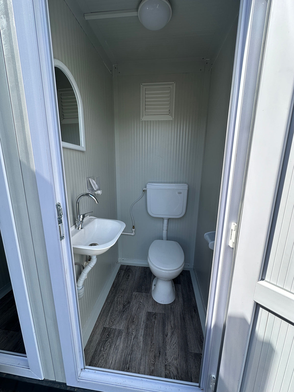 Contenedor Sanitario Doble WC 2,20 × 1,30 m